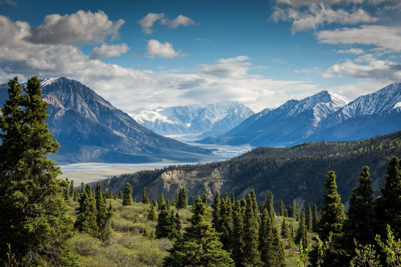 Alpine ridge peaks
